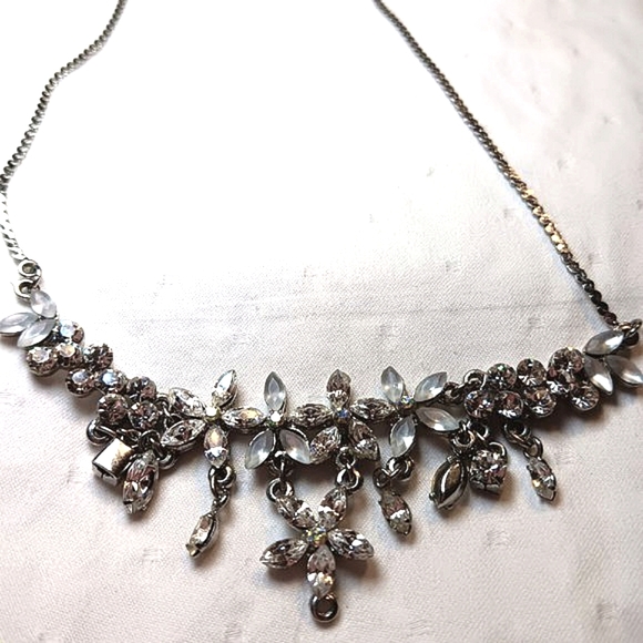 Costume Jewelry 18" Necklace White Clear Floral - Picture 4 of 11